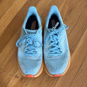 HOKA CLIFTON 8